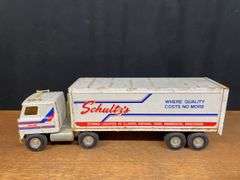 IH Semis + Trucks Lot Ertl