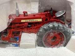 1/16 Farmall 350 w/Cultivator NIB SC