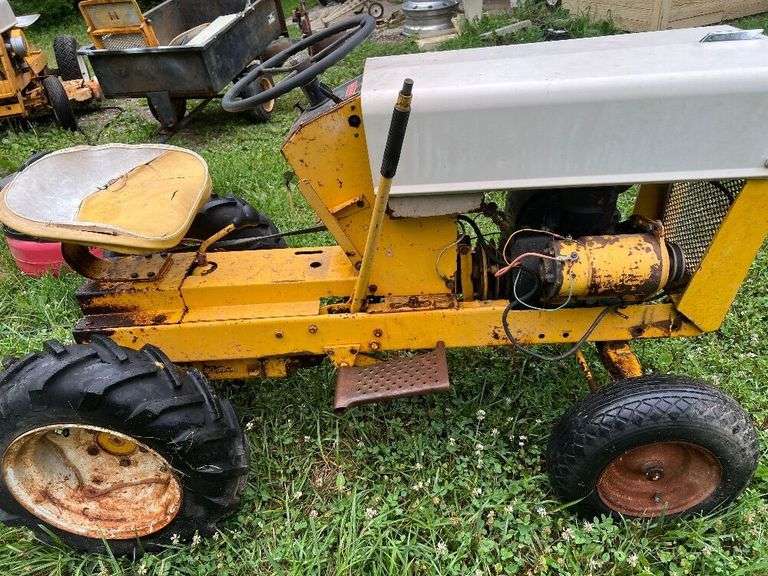 International Harvester Cub Cadet 100