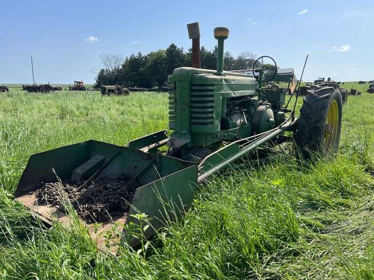 John Deere Model G with Loader image