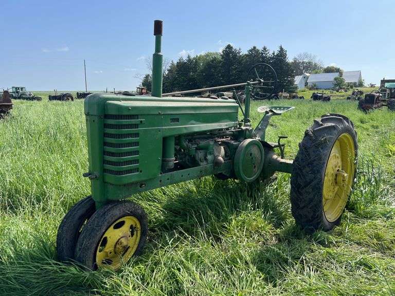 John Deere Model H image