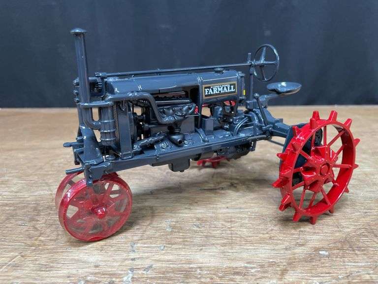1/16 Farmall Regular Precision Ertl