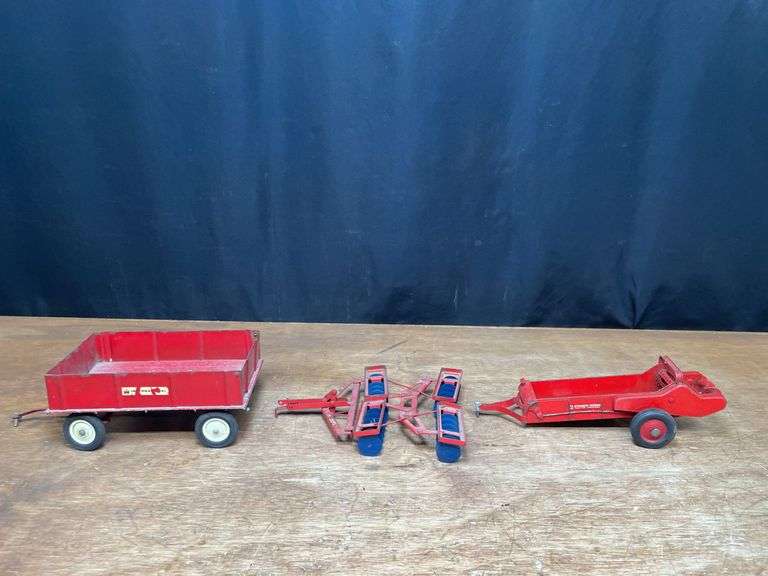(3) 1/16 IH Wagon, Spreader, Disk