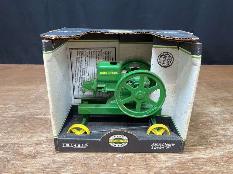 1/6 John Deere E Engine NIB Ertl image