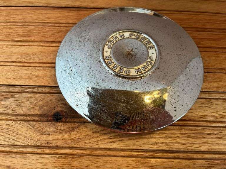 John Deere Hubcap image