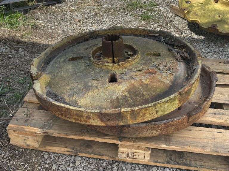 John Deere B Cast Centers image