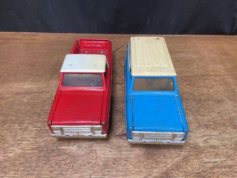 (2) 1/16 IH Scout Trucks Ertl