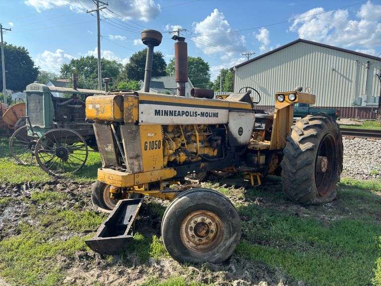 Minneapolis Moline G1050 Diesel image
