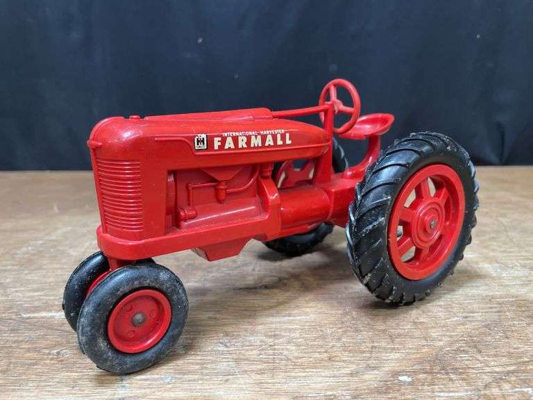 1/16 Farmall M Product Miniature image