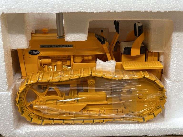 1/16 IH TD-340 Crawler 1995 NTTC NIB Ertl