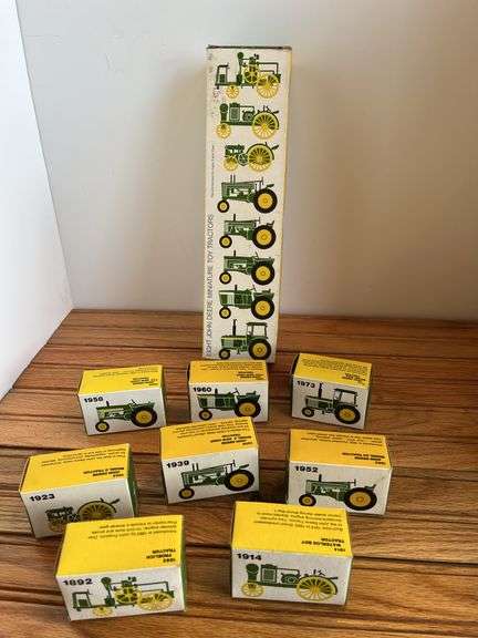 1/64 John Deere Tractor Historical Set NIB Ertl