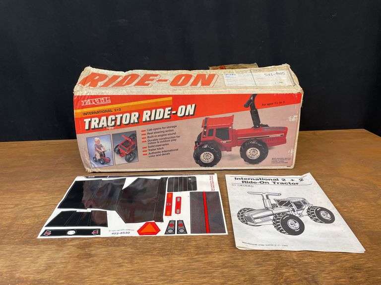 IH 2+2 Ride-On Tractor NIB Ertl image