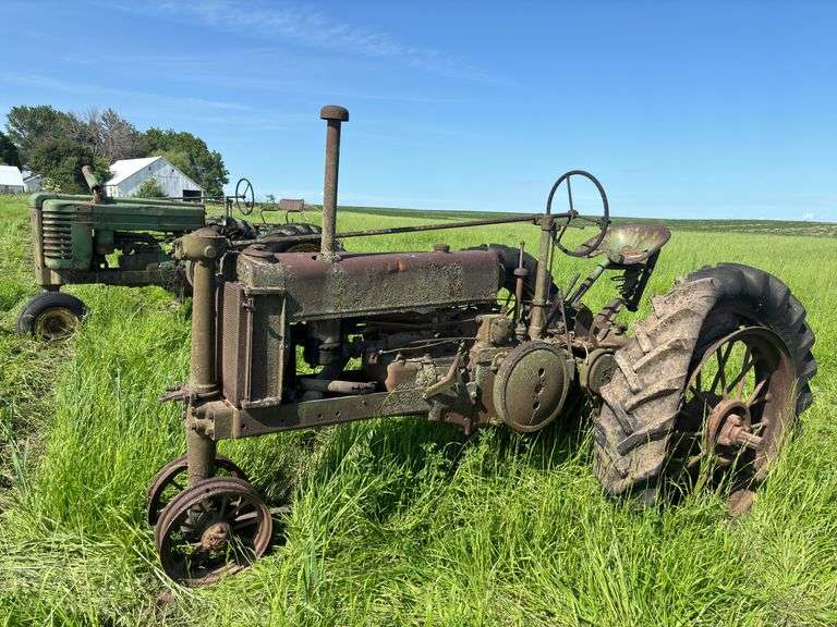 John Deere Unstyled Model B with Behlen Overdrive image
