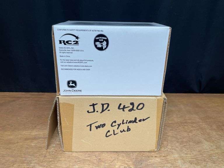 1/16 John Deere 420 V 2003 2 Cylinder NIB Ertl