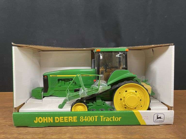 1/16 John Deere 8400T Collector NIB Ertl