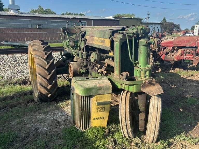 John Deere Model 720 Diesel Pony Start image