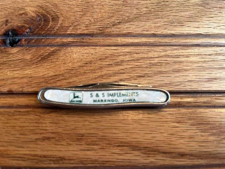 John Deere Pocket Knife image