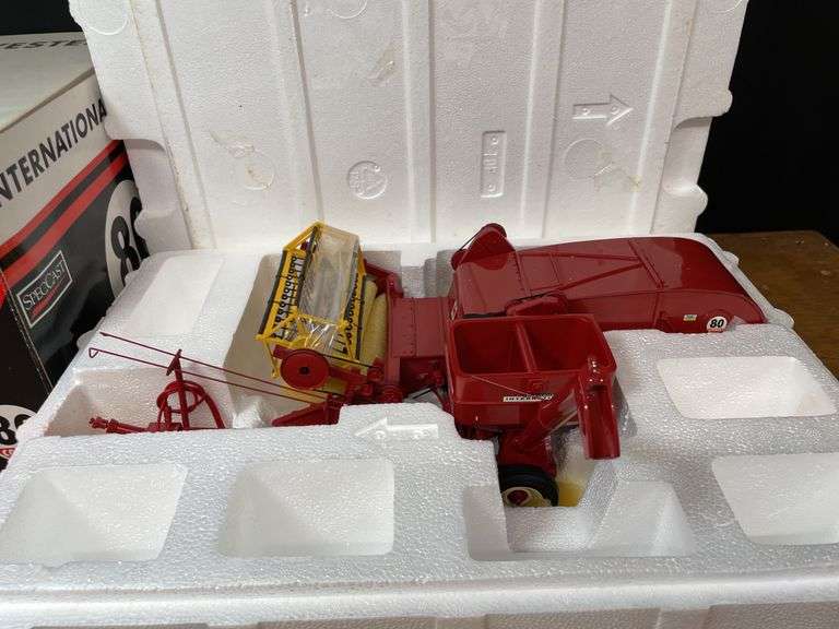 1/16 IH 80 Combine NIB SC