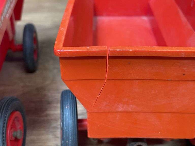 (3) 1/16 Farmall M + Wagons Product Miniature