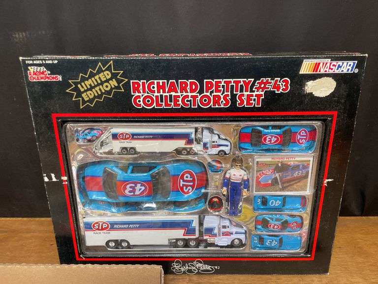 (14) NASCAR NIB