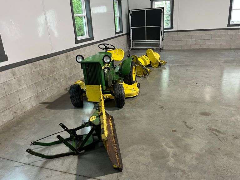 1967 John Deere 112 Hydraulic Lift