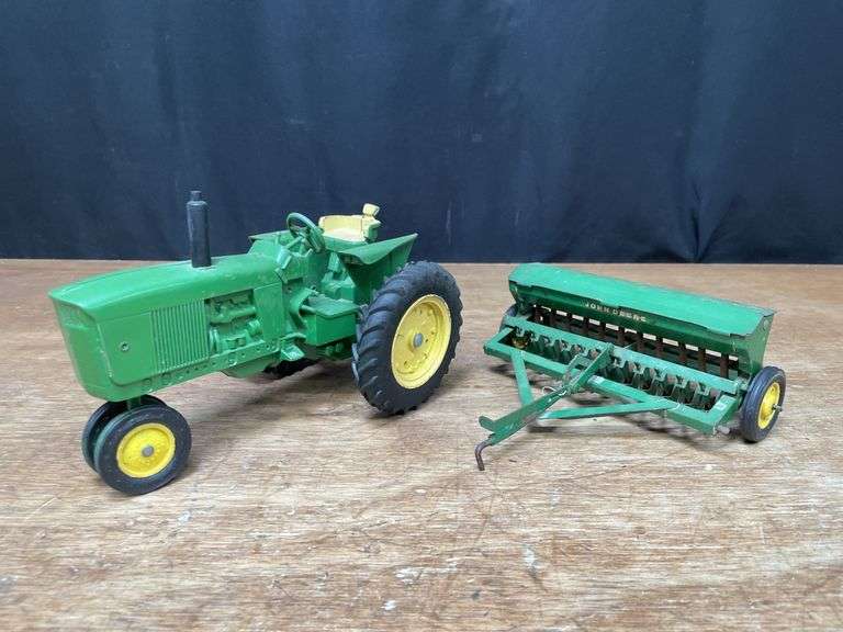 (2) 1/16 John Deere 3020 + Grain Drill