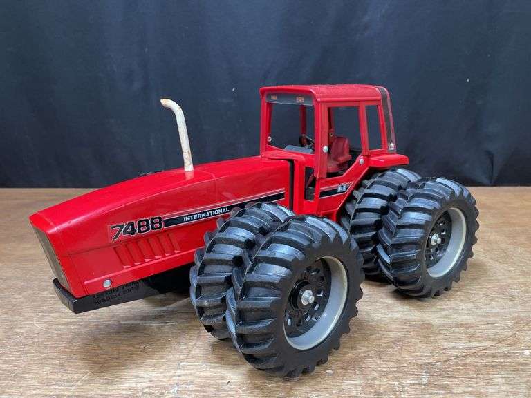 1/16 IH 7488 Collector Ertl image