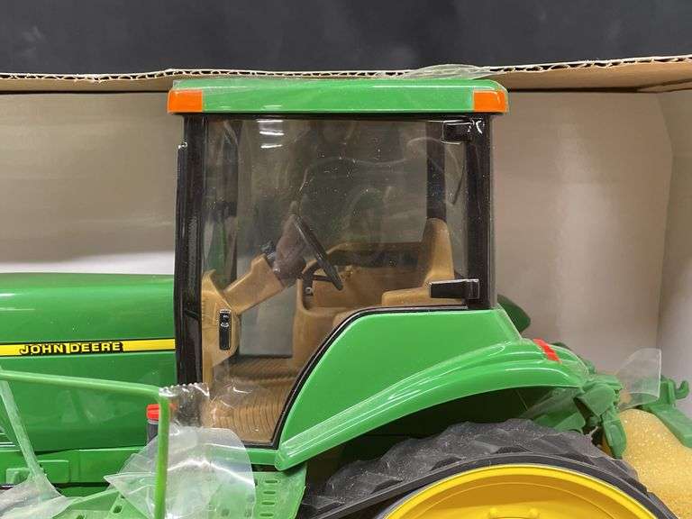 1/16 John Deere 8400T Collector NIB Ertl