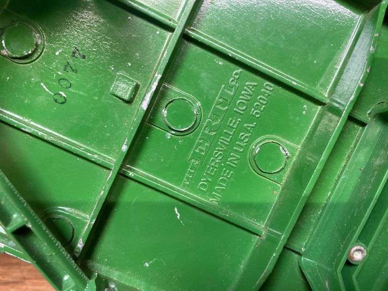 (3) 1/16 John Deere 2030, 2040, Wagon Ertl