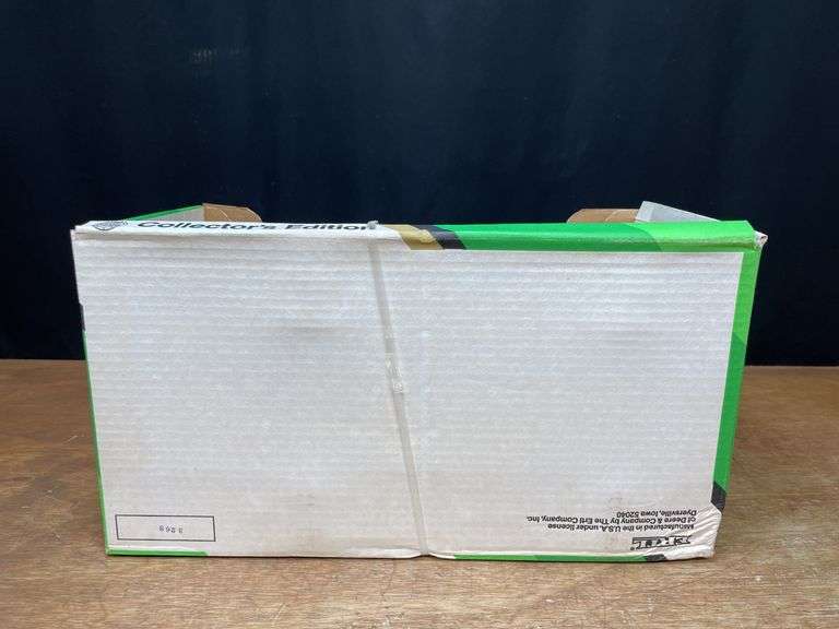 1/16 John Deere 8760 Collector NIB Ertl