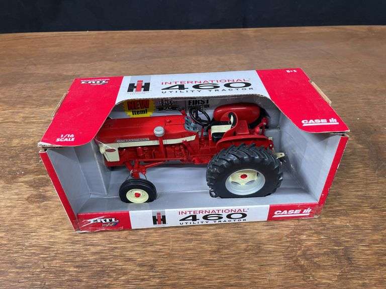 1/16 IH 460 NIB Ertl