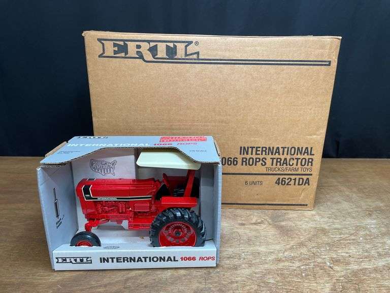 (6) 1/16 IH 1066 NIB Ertl image