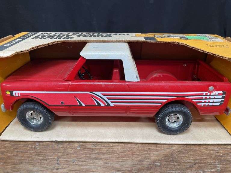 1/16 IH Scout Terra Pickup NIB Ertl
