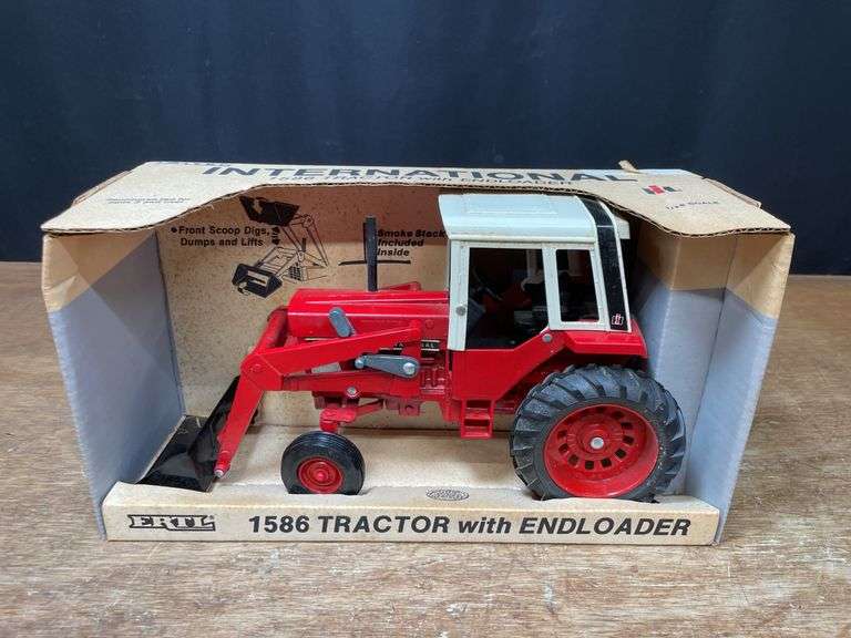 1/16 IH 1586 w/Loader NIB Ertl image