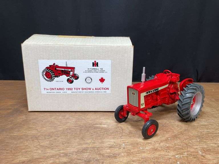 1/16 Farmall 706 1992 Ontario NIB SM image