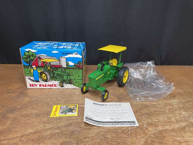1/16 John Deere 4010 1993 NFTS NIB Ertl image