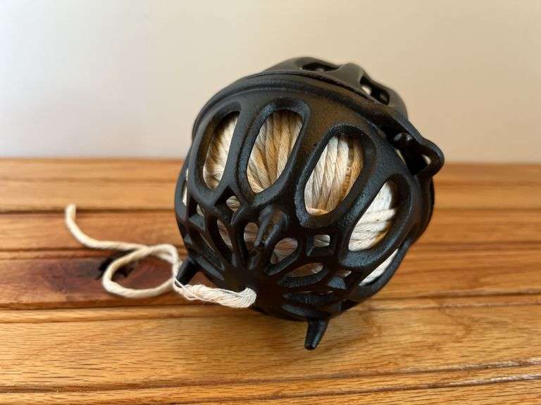 (2) String Holders