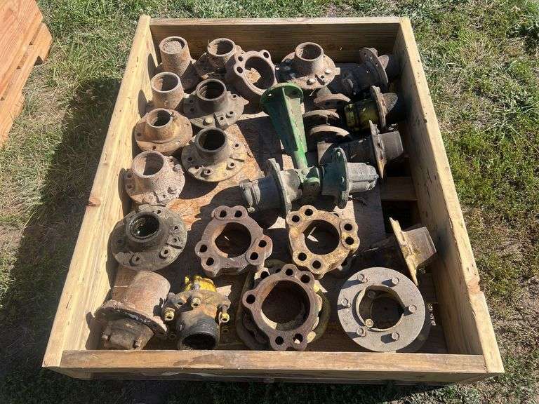 John Deere Front Hubs and Locking Hubs image