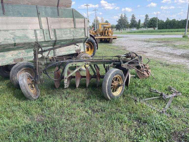 John Deere Disk Plow image