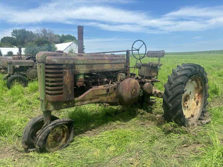 John Deere Late Styled Model A image
