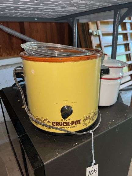 Crockpot and Microwave image