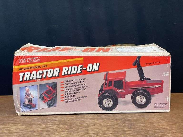 IH 2+2 Ride-On Tractor NIB Ertl