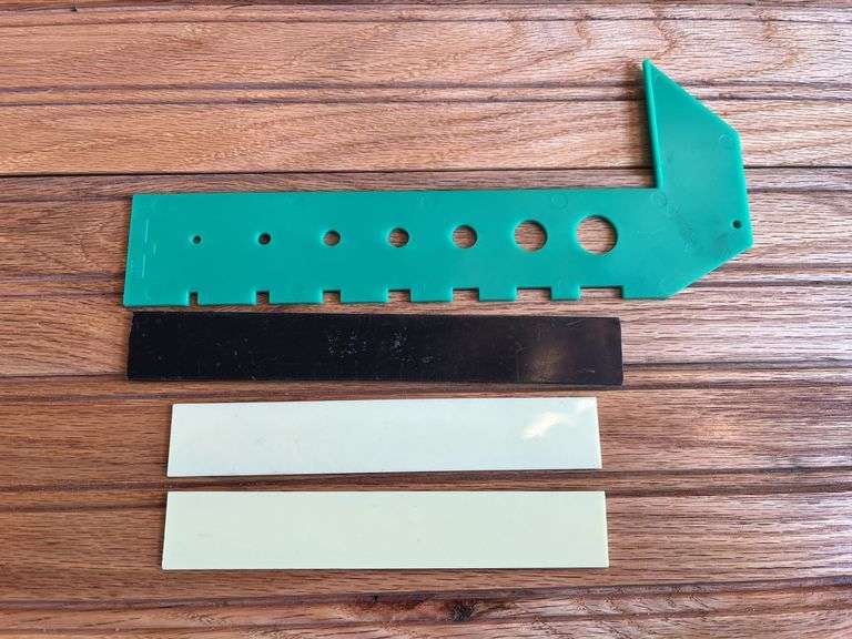 (4) John Deere Rulers + Bolt Gauge