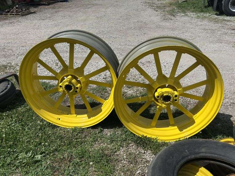 John Deere B Cutoff Rims image