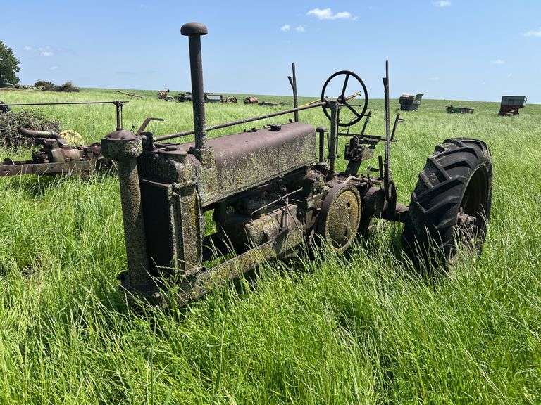 John Deere Unstyled Model A image