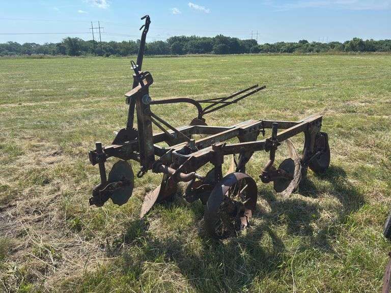 John Deere 3-14" Plow