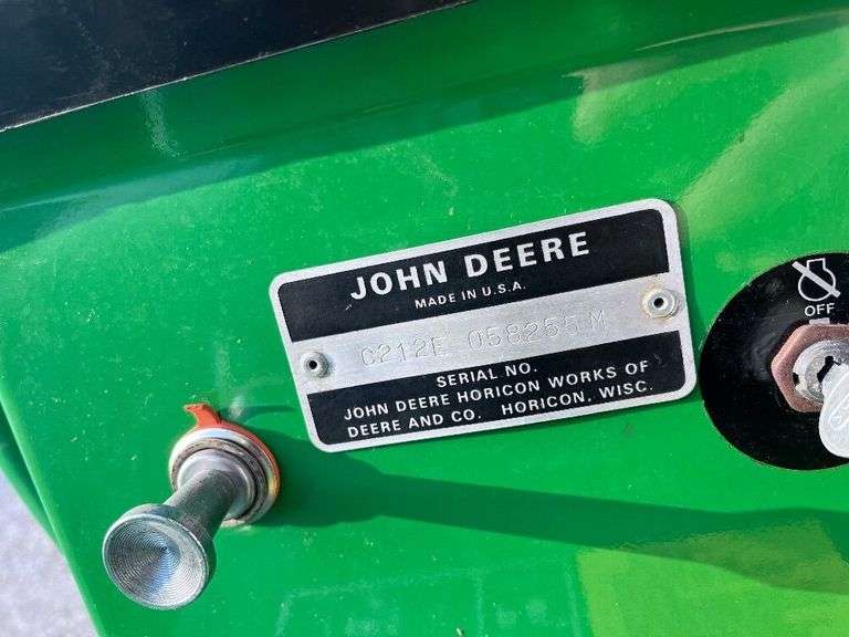 John Deere 212
