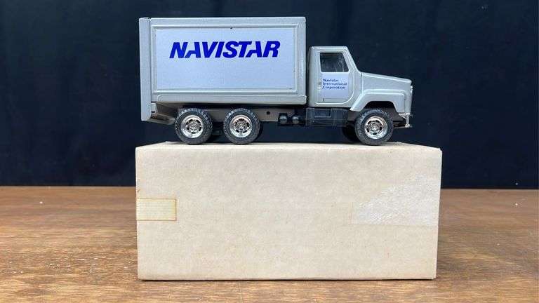 (4) Trucks NIB