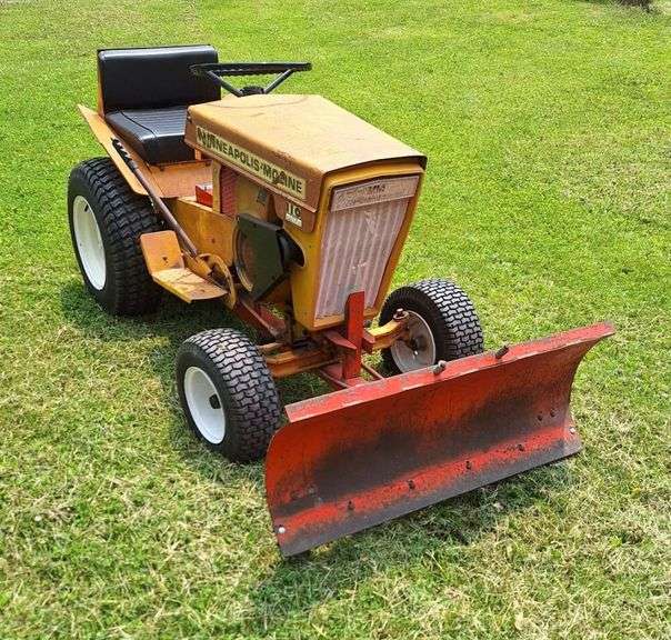 Minneapolis-Moline 110 w/ Dozer Blade