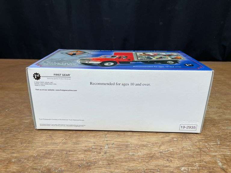 1/34 IH 100 Years Truck NIB 1st Gear
